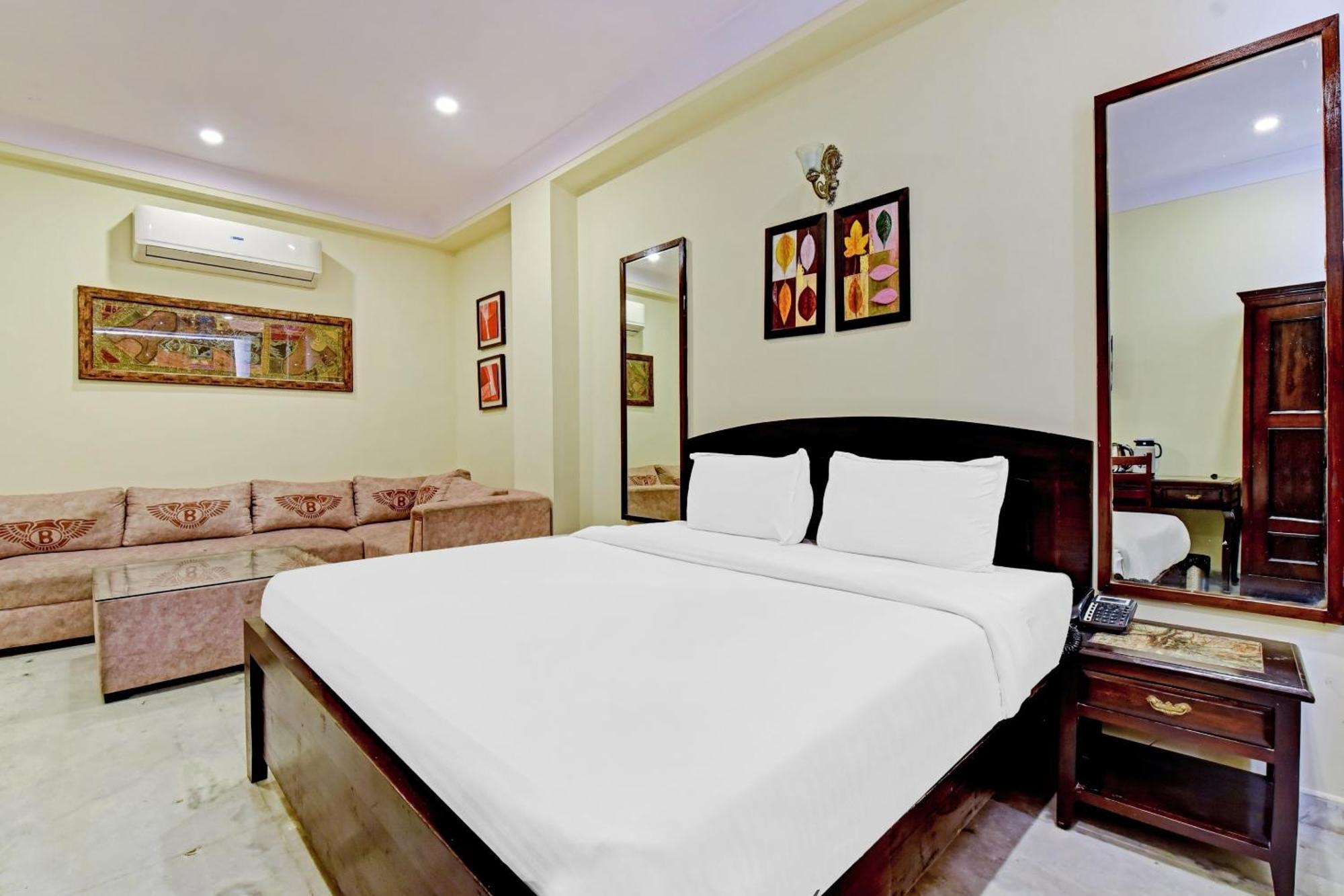 Kukas Collection O Hotel Four Boutique מראה חיצוני תמונה